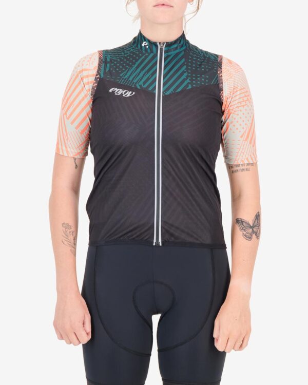 Front of the ladies cycling gilet in the Groad To Freedom design made by Enjoy.cc