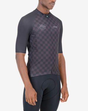 Three quarter of the mens cycling jersey in the black Evade Supremium design made by enjoy.cc