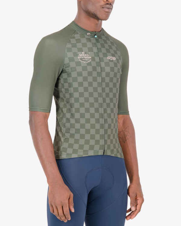 Three quarter of the mens cycling jersey in the peat Evade Supremium design made by enjoy.cc