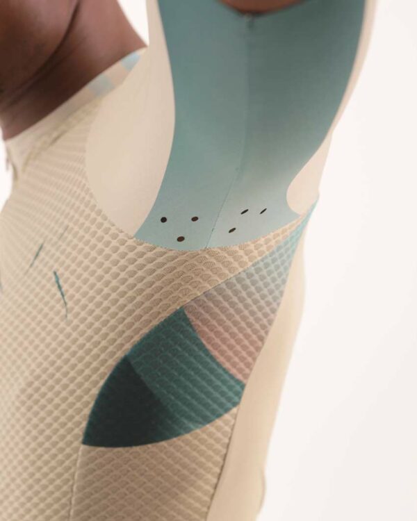 Underarm detailing on the Mens Avena cycling jersey. Part of the Enjoy winter 2022 cycling apparel range.