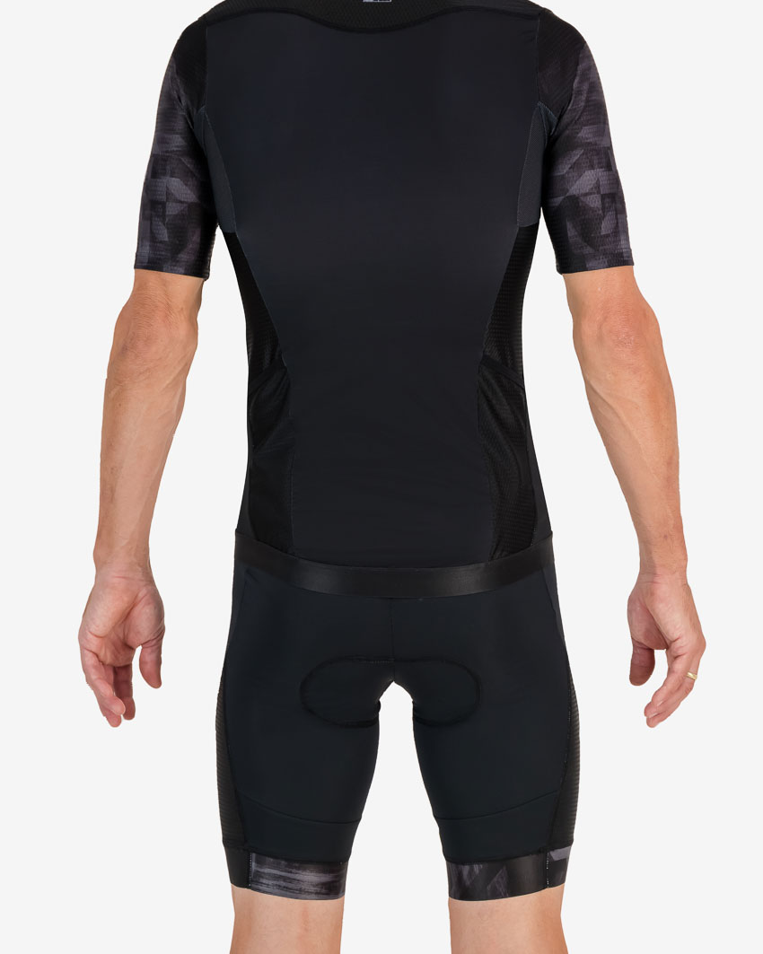 Back of the mens tri short in the Pace design. Triathlon clothing made by Enjoy.cc