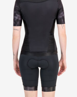 Back of the womens tri short in the Pace design. Triathlon clothing made by Enjoy.cc