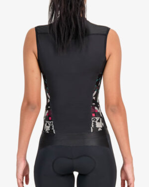 Back of the ladies tri vest in the Full Monte design. Triathlon clothing made by Enjoy.cc