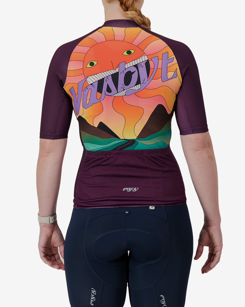 Back view of the Supremium Women's cycle jersey in plum colour Vasbyt design by enjoy.cc