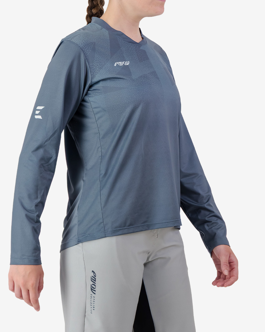Side view of the Enjoy Women's Enduro Long Sleeve Trail Tee in Dark Grey made by Enjoy.cc